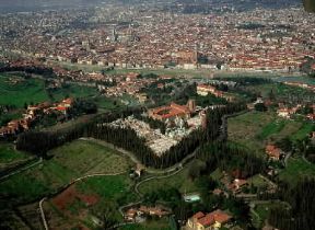 CittÃ . Veduta aerea di Firenze con S. Miniato al Monte; la cittÃ  sorse nel sec. I a. C. come colonia romana.De Agostini Picture Library/Pubbli Aer Foto